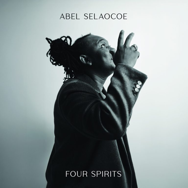 ‘Four Spirits’ Zuid-Afrikaanse cellist Abel Selaocoe geladen met hart en samenklank